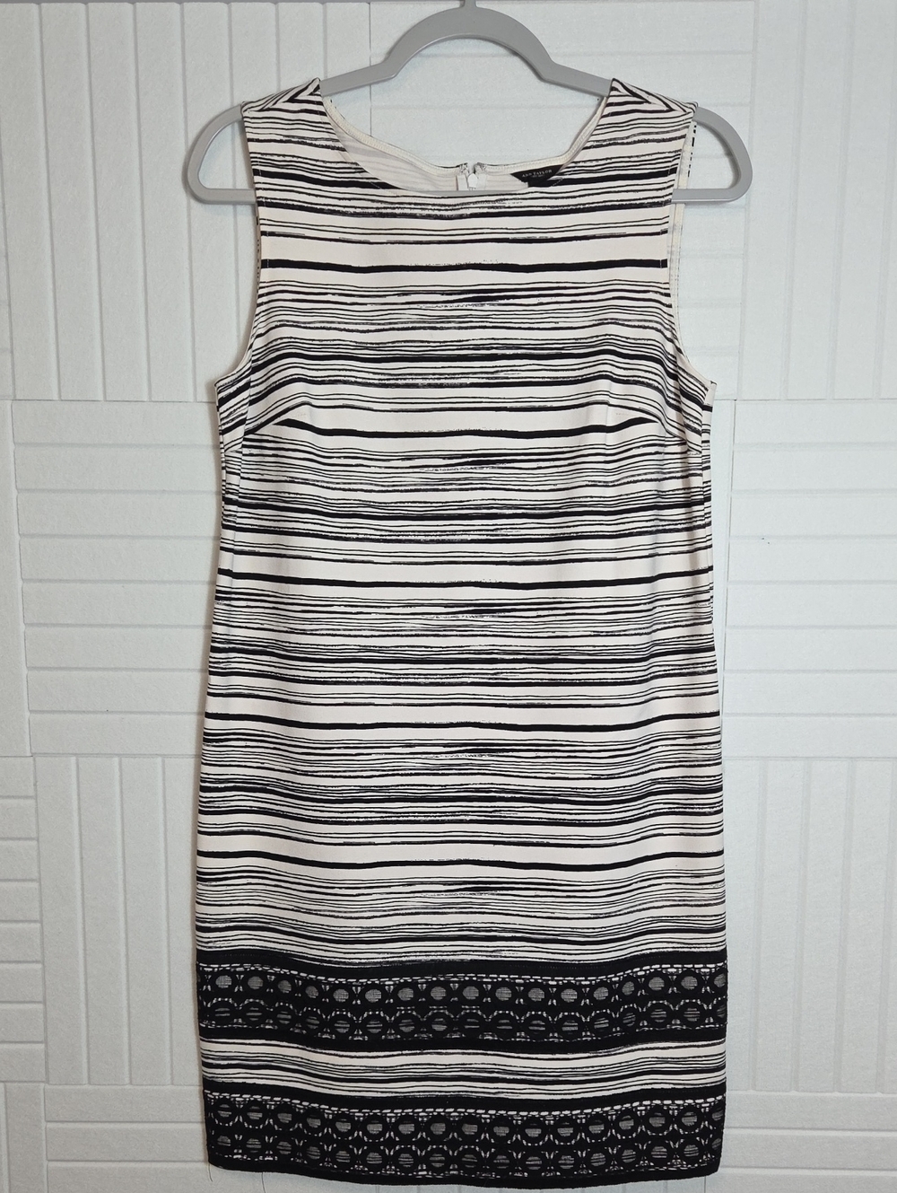Ann Taylor Black And White Lace Trimmed Sleeveless Shift Dress Size 6